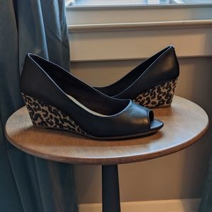 Anne Klein black leopard pumps
